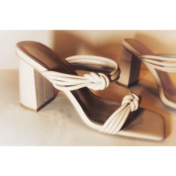 NWOT Cream Beige Slip On Open Square Toe Chunky Block Heel Sandals Size 9 - Picture 1 of 10